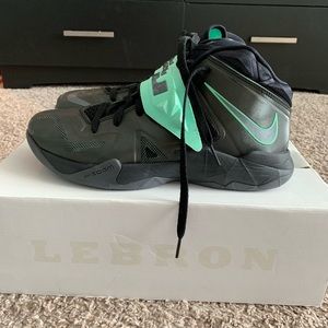 Nike LeBron Soldier 7 “Green Glow”